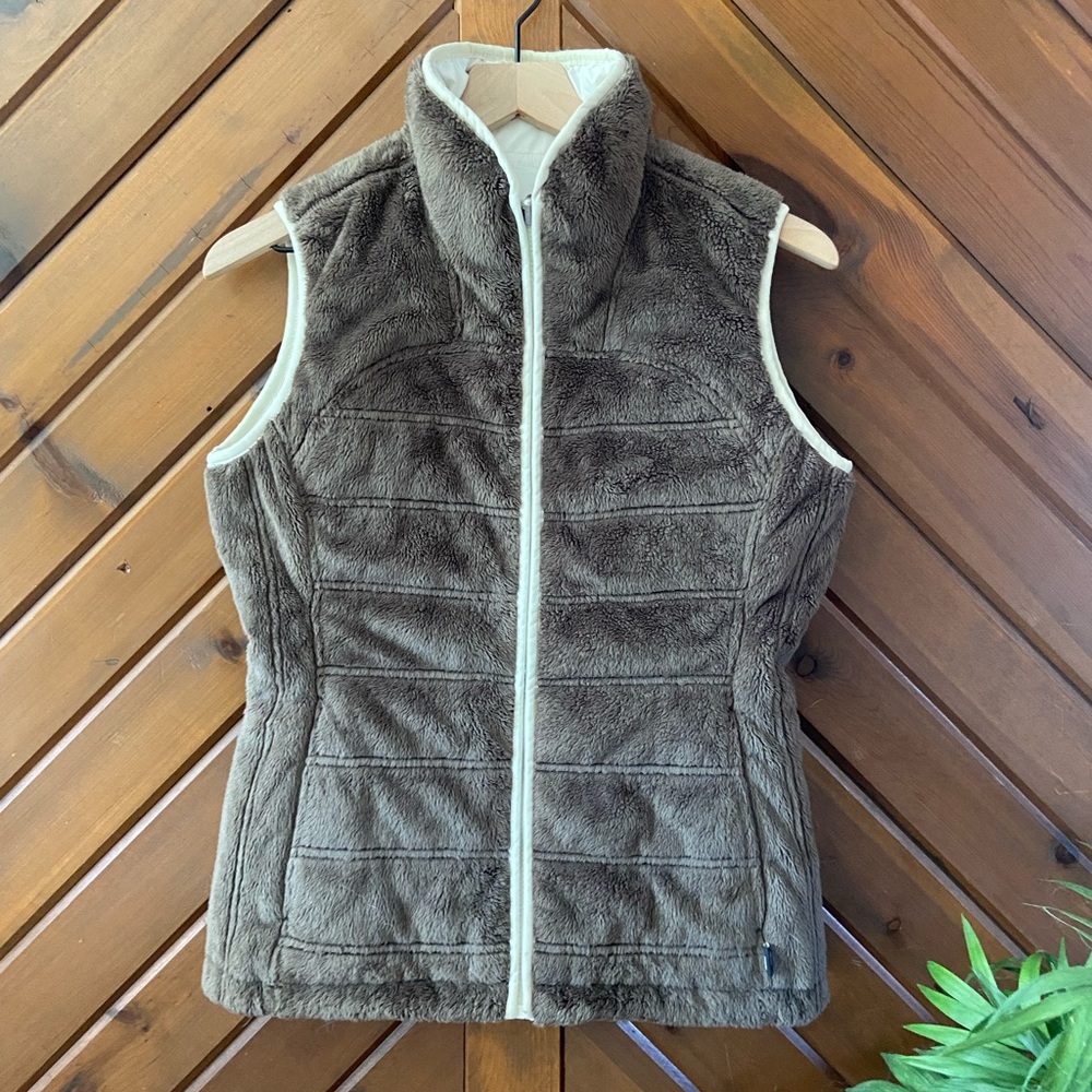 The North Face women’s reversible vest brown/white